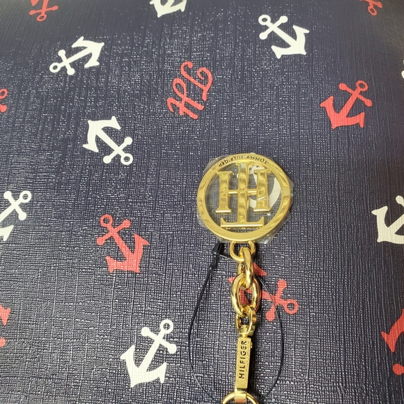 Tommy Hilfiger Navy Anchor Print Reversible Tote Bag - Picture 8 of 9